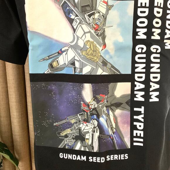 Uniqlo Mobile Suit GUNDAM 45th Anniversary UT Graphic T-Shirt in Black - Picture 8 of 14